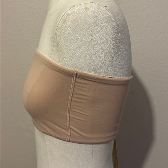 SKIMS Fits Everybody Nude Bandeau Bra - Picture 3 of 5